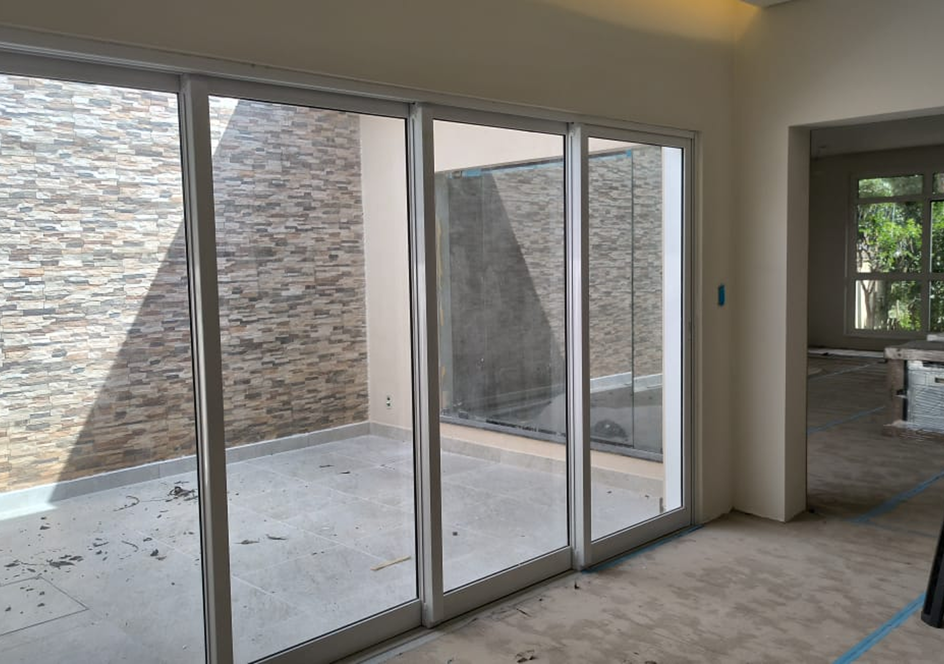 Pison Esquadrias - Portas Balcão